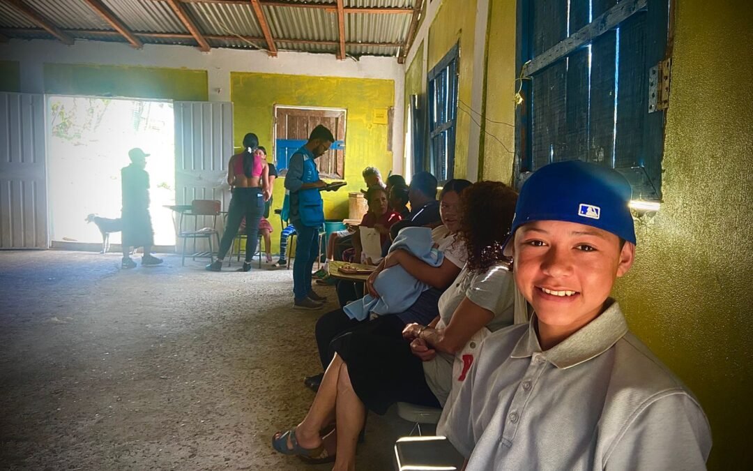 Brigada médica, en la comunidad de Nueva Generación 2000